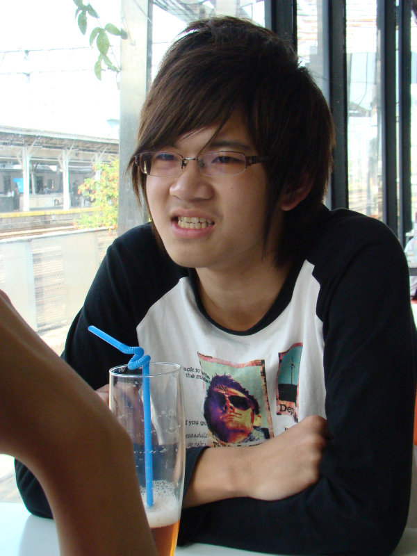 台中20號倉庫藝術特區藝術村2006-2009年橘園經營時期咖啡館藝廊聊天表情系列攝影邀請20090208攝影照片7