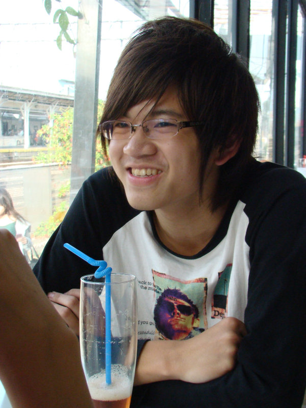 台中20號倉庫藝術特區藝術村2006-2009年橘園經營時期咖啡館藝廊聊天表情系列攝影邀請20090208攝影照片9