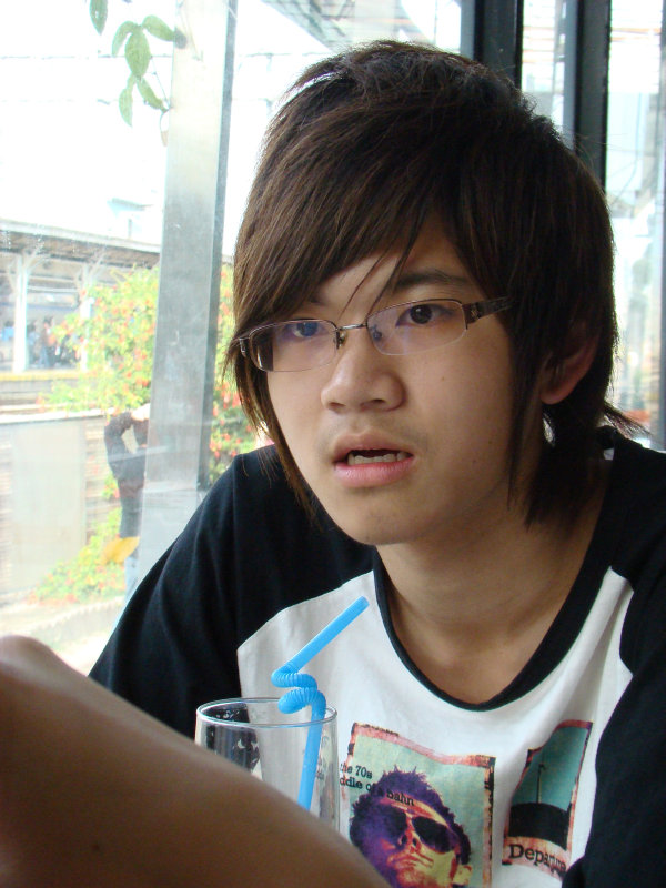 台中20號倉庫藝術特區藝術村2006-2009年橘園經營時期咖啡館藝廊聊天表情系列攝影邀請20090208攝影照片51