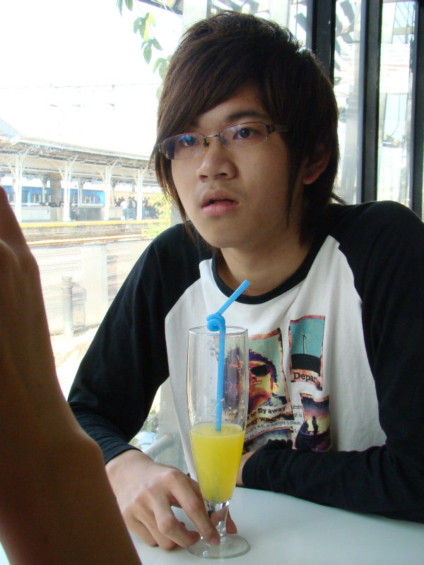 台中20號倉庫藝術特區藝術村2006-2009年橘園經營時期咖啡館藝廊聊天表情系列攝影邀請20090208攝影照片76