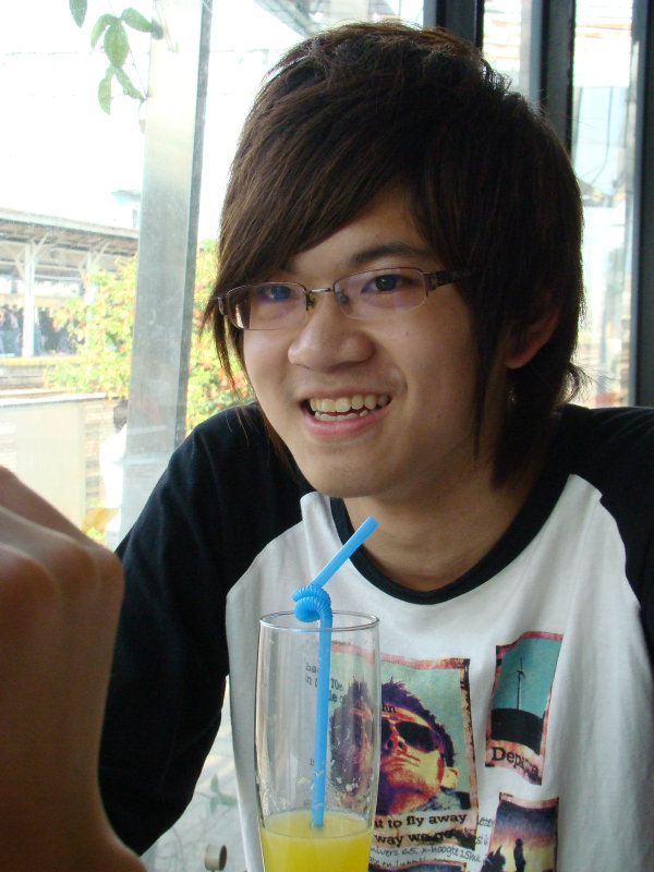 台中20號倉庫藝術特區藝術村2006-2009年橘園經營時期咖啡館藝廊聊天表情系列攝影邀請20090208攝影照片77