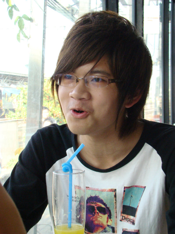 台中20號倉庫藝術特區藝術村2006-2009年橘園經營時期咖啡館藝廊聊天表情系列攝影邀請20090208攝影照片93