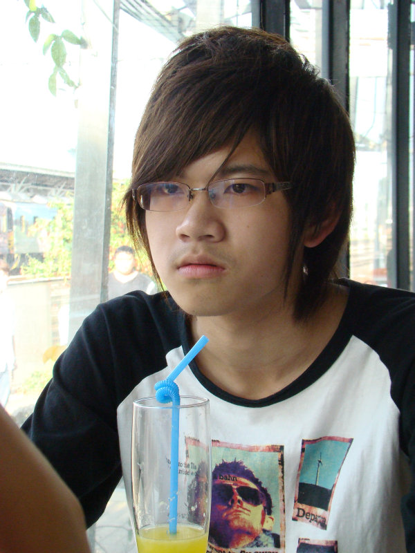 台中20號倉庫藝術特區藝術村2006-2009年橘園經營時期咖啡館藝廊聊天表情系列攝影邀請20090208攝影照片95