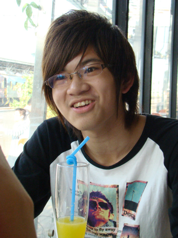 台中20號倉庫藝術特區藝術村2006-2009年橘園經營時期咖啡館藝廊聊天表情系列攝影邀請20090208攝影照片102