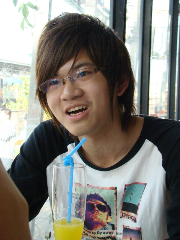 台中20號倉庫藝術特區藝術村2006-2009年橘園經營時期咖啡館藝廊聊天表情系列攝影邀請20090208攝影照片103