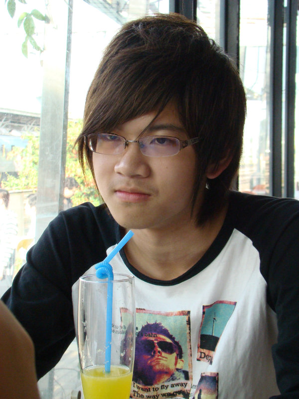 台中20號倉庫藝術特區藝術村2006-2009年橘園經營時期咖啡館藝廊聊天表情系列攝影邀請20090208攝影照片105