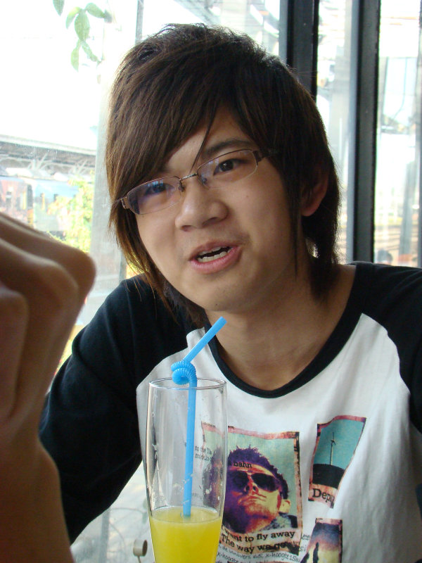 台中20號倉庫藝術特區藝術村2006-2009年橘園經營時期咖啡館藝廊聊天表情系列攝影邀請20090208攝影照片107