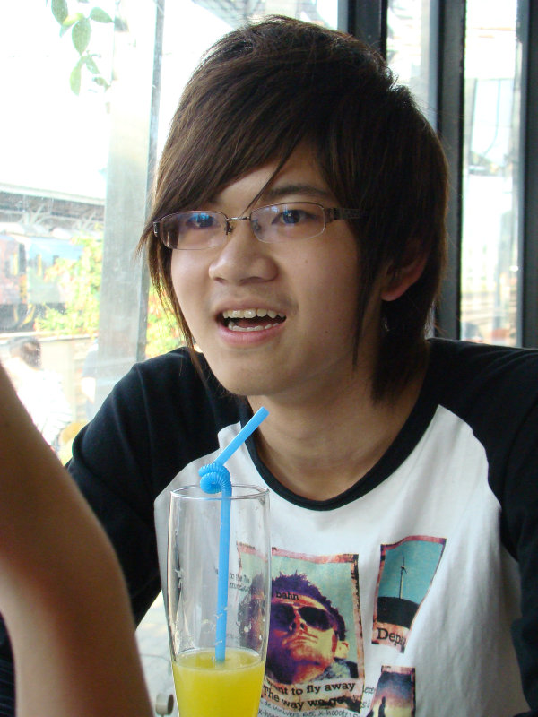 台中20號倉庫藝術特區藝術村2006-2009年橘園經營時期咖啡館藝廊聊天表情系列攝影邀請20090208攝影照片110