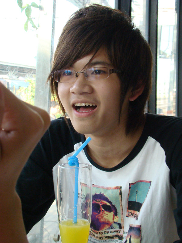 台中20號倉庫藝術特區藝術村2006-2009年橘園經營時期咖啡館藝廊聊天表情系列攝影邀請20090208攝影照片111