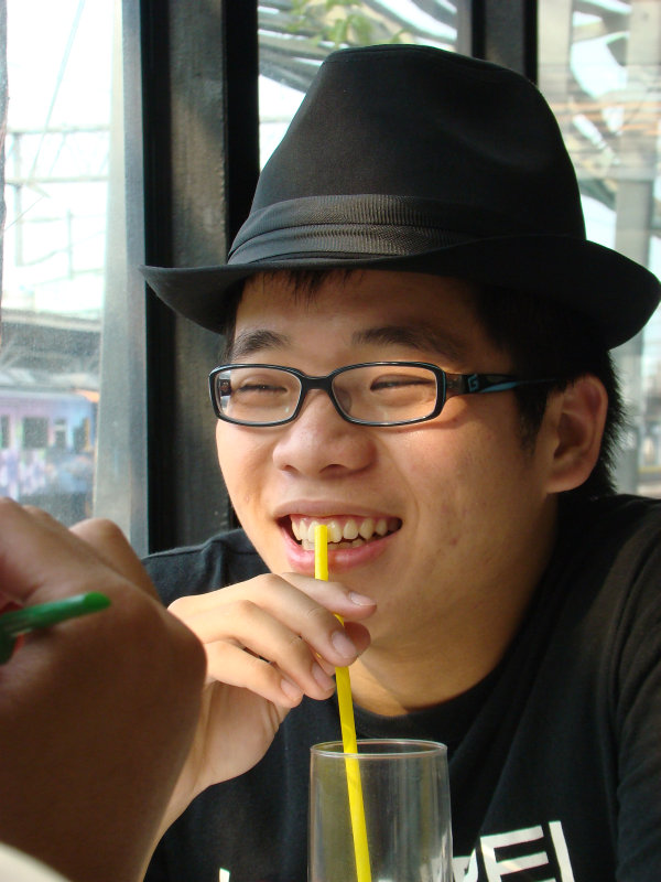 台中20號倉庫藝術特區藝術村2006-2009年橘園經營時期咖啡館藝廊聊天表情系列攝影邀請20090501攝影照片102