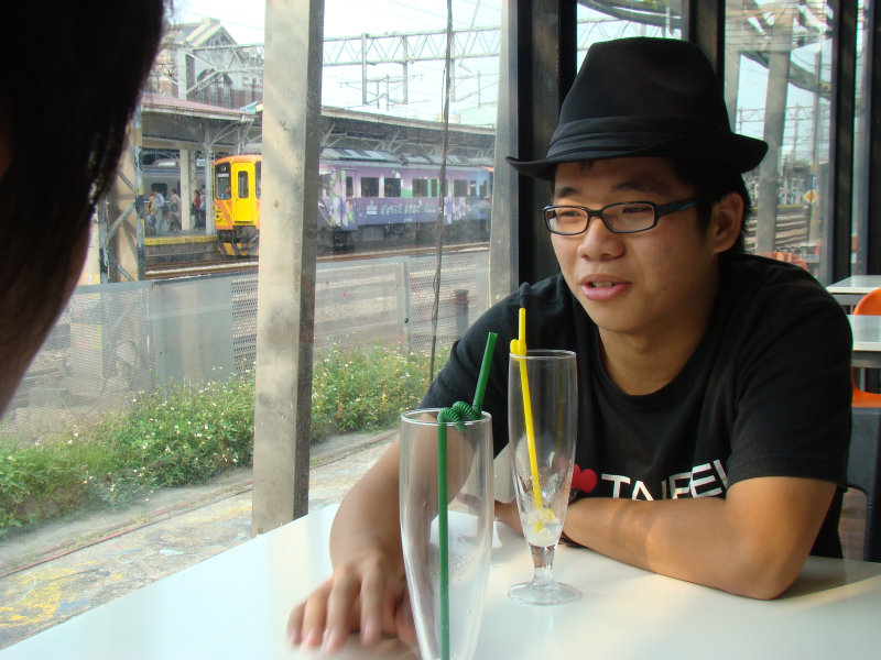 台中20號倉庫藝術特區藝術村2006-2009年橘園經營時期咖啡館藝廊聊天表情系列攝影邀請20090501攝影照片149