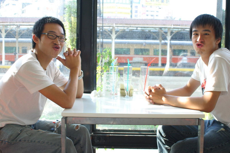 台中20號倉庫藝術特區藝術村2006-2009年橘園經營時期咖啡館藝廊聊天表情系列攝影邀請Jackmaday-20070721攝影照片58