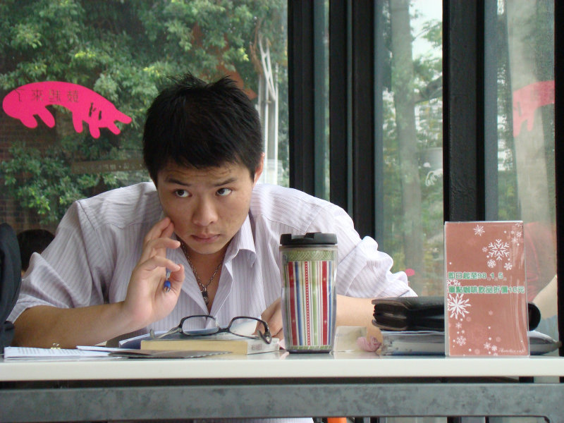 台中20號倉庫藝術特區藝術村2006-2009年橘園經營時期咖啡館藝廊聊天表情系列攝影邀請專注20081228攝影照片1