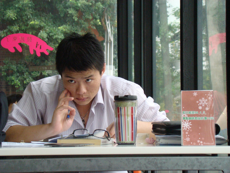 台中20號倉庫藝術特區藝術村2006-2009年橘園經營時期咖啡館藝廊聊天表情系列攝影邀請專注20081228攝影照片2