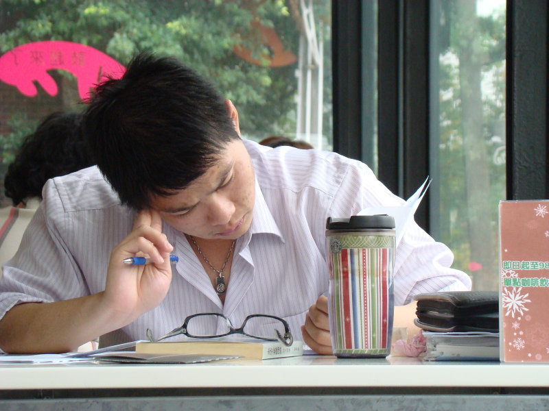 台中20號倉庫藝術特區藝術村2006-2009年橘園經營時期咖啡館藝廊聊天表情系列攝影邀請專注20081228攝影照片7