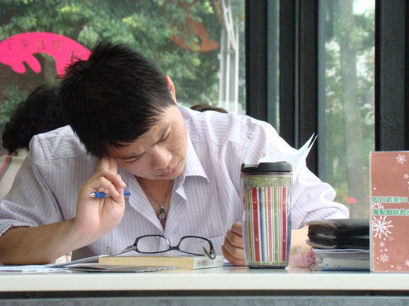 台中20號倉庫藝術特區藝術村2006-2009年橘園經營時期咖啡館藝廊聊天表情系列攝影邀請專注20081228攝影照片8