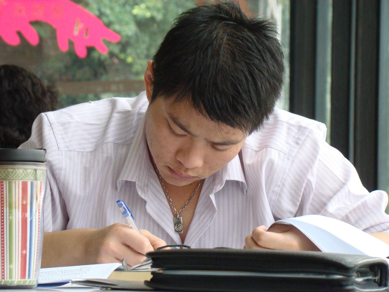 台中20號倉庫藝術特區藝術村2006-2009年橘園經營時期咖啡館藝廊聊天表情系列攝影邀請專注20081228攝影照片10