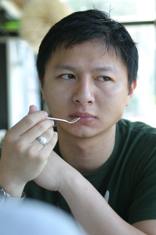 台中20號倉庫藝術特區藝術村2006-2009年橘園經營時期咖啡館藝廊聊天表情系列攝影邀請聊天表情20061209攝影照片19