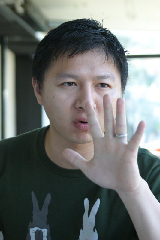 台中20號倉庫藝術特區藝術村2006-2009年橘園經營時期咖啡館藝廊聊天表情系列攝影邀請聊天表情20061209攝影照片63