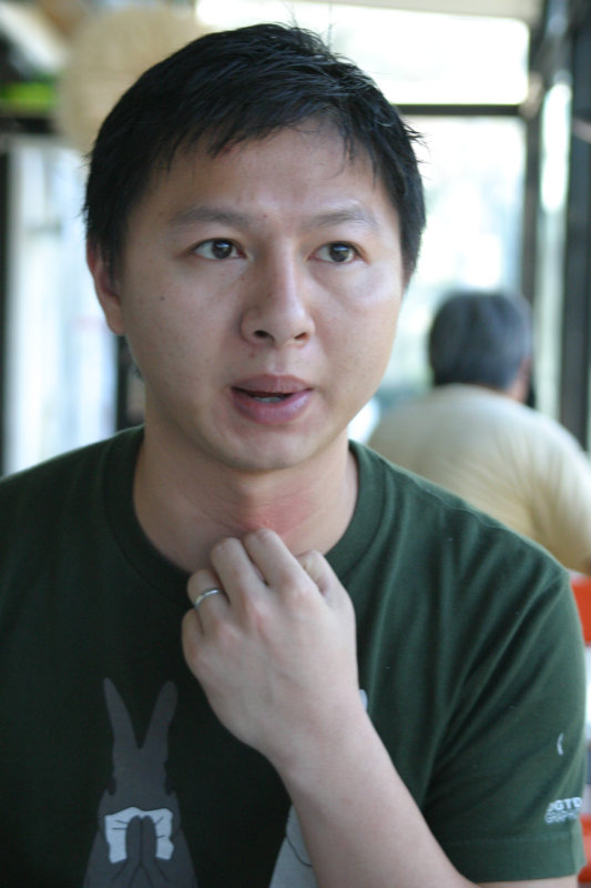 台中20號倉庫藝術特區藝術村2006-2009年橘園經營時期咖啡館藝廊聊天表情系列攝影邀請聊天表情20061209攝影照片195