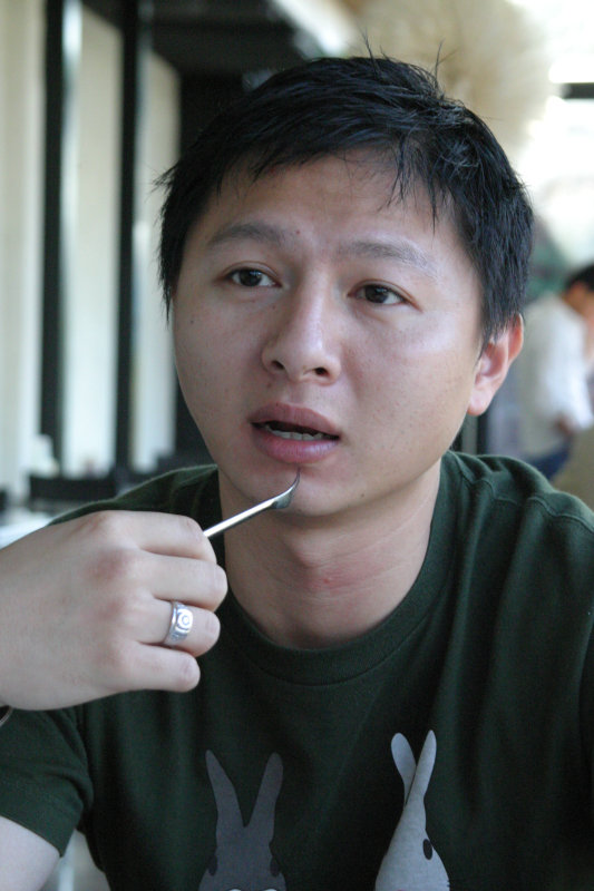 台中20號倉庫藝術特區藝術村2006-2009年橘園經營時期咖啡館藝廊聊天表情系列攝影邀請聊天表情20061209攝影照片232