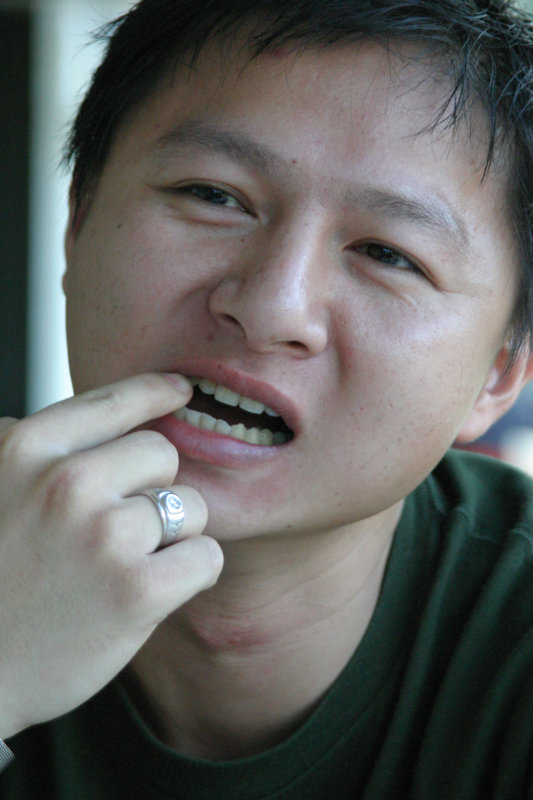 台中20號倉庫藝術特區藝術村2006-2009年橘園經營時期咖啡館藝廊聊天表情系列攝影邀請聊天表情20061209攝影照片240