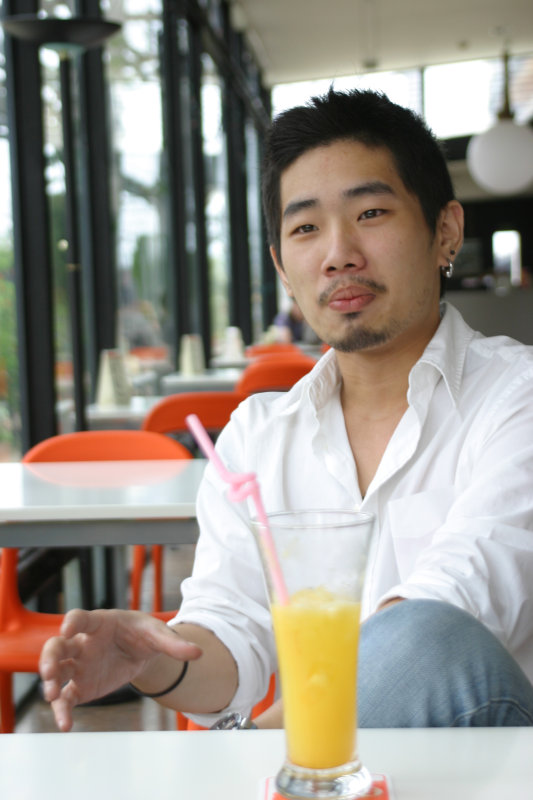 台中20號倉庫藝術特區藝術村2006-2009年橘園經營時期咖啡館藝廊聊天表情系列攝影邀請聊天表情20070311攝影照片42