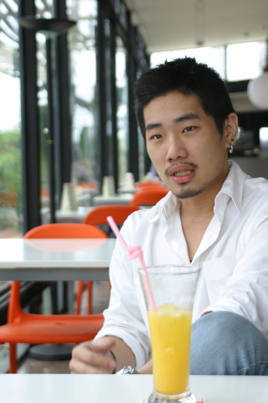 台中20號倉庫藝術特區藝術村2006-2009年橘園經營時期咖啡館藝廊聊天表情系列攝影邀請聊天表情20070311攝影照片45