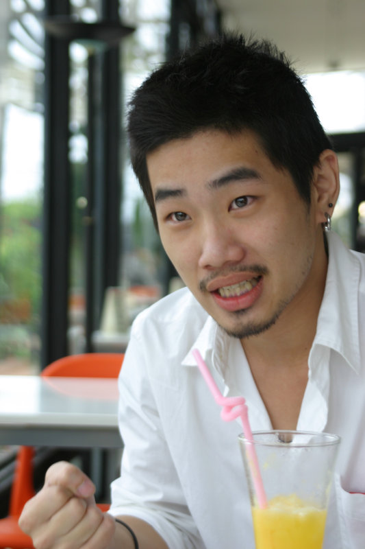 台中20號倉庫藝術特區藝術村2006-2009年橘園經營時期咖啡館藝廊聊天表情系列攝影邀請聊天表情20070311攝影照片49