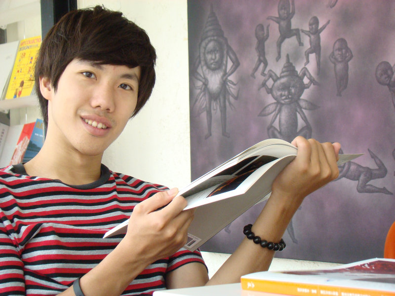 台中20號倉庫藝術特區藝術村2006-2009年橘園經營時期咖啡館藝廊聊天表情系列攝影邀請駐站藝術家張育嘉20080817攝影照片1