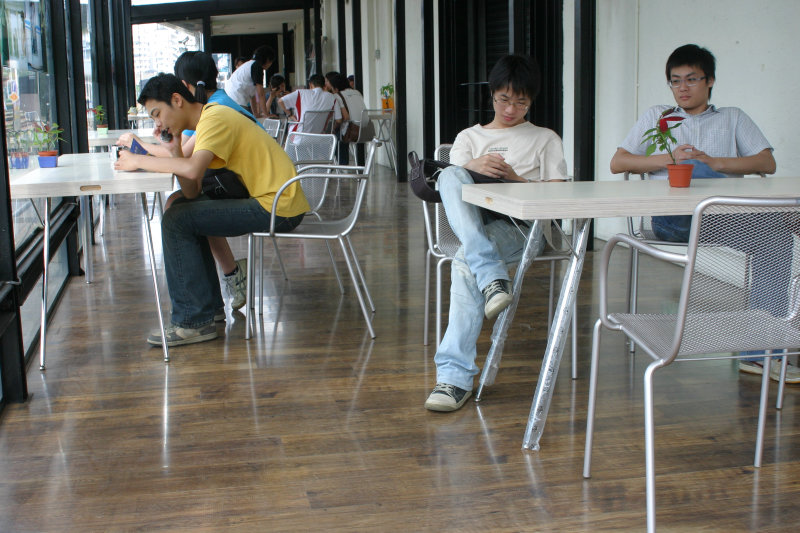台中20號倉庫藝術特區藝術村2006年5月至8月文建會接管時期咖啡館人物篇2006-05-07攝影照片1