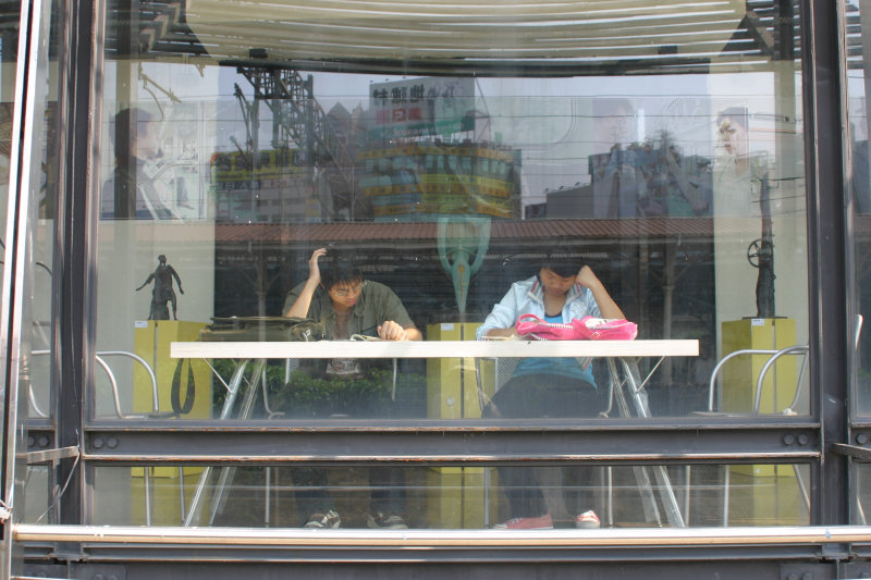 台中20號倉庫藝術特區藝術村2006年5月至8月文建會接管時期咖啡館室內佈置完成攝影照片9