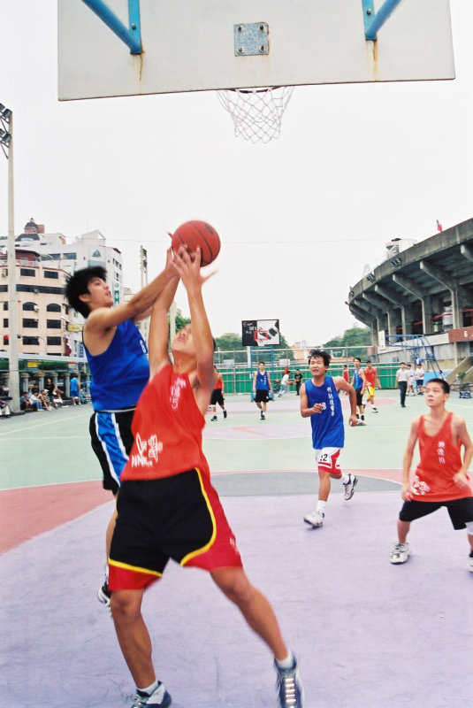 台灣體育運動大學運動攝影夏天的籃球場(台中體育場)激鬥籃球系列4(假日籃球賽)攝影照片6