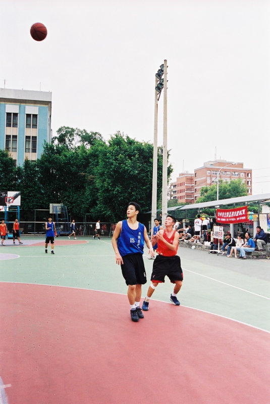 台灣體育運動大學運動攝影夏天的籃球場(台中體育場)激鬥籃球系列4(假日籃球賽)攝影照片9