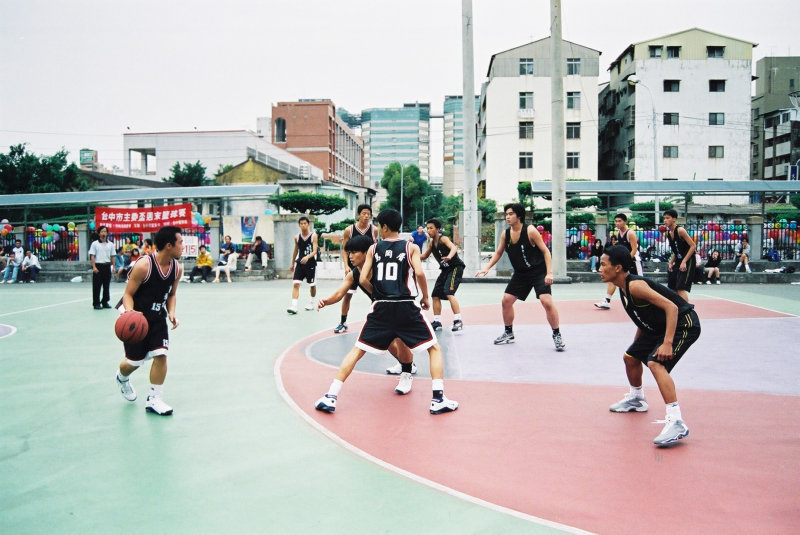 台灣體育運動大學運動攝影夏天的籃球場(台中體育場)激鬥籃球系列4(假日籃球賽)攝影照片16