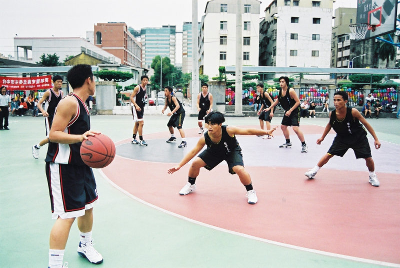 台灣體育運動大學運動攝影夏天的籃球場(台中體育場)激鬥籃球系列4(假日籃球賽)攝影照片17