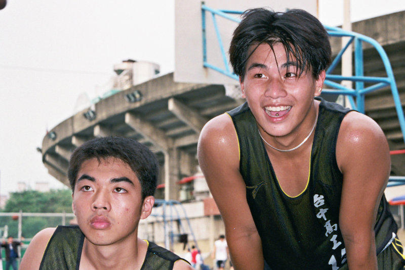台灣體育運動大學運動攝影夏天的籃球場(台中體育場)激鬥籃球系列5(假日籃球賽)攝影照片1