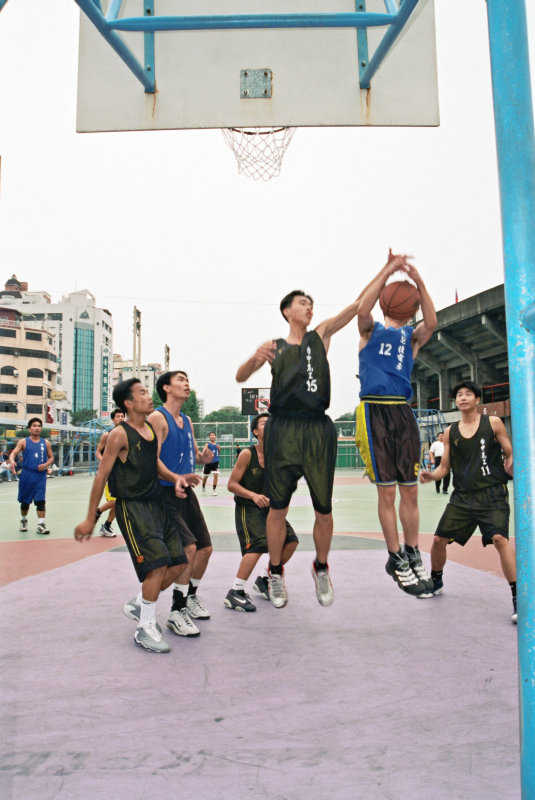 台灣體育運動大學運動攝影夏天的籃球場(台中體育場)激鬥籃球系列5(假日籃球賽)攝影照片18