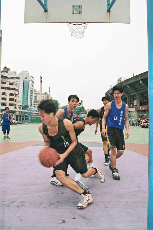 台灣體育運動大學運動攝影夏天的籃球場(台中體育場)激鬥籃球系列5(假日籃球賽)攝影照片19