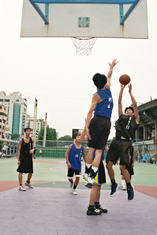 台灣體育運動大學運動攝影夏天的籃球場(台中體育場)激鬥籃球系列5(假日籃球賽)攝影照片20
