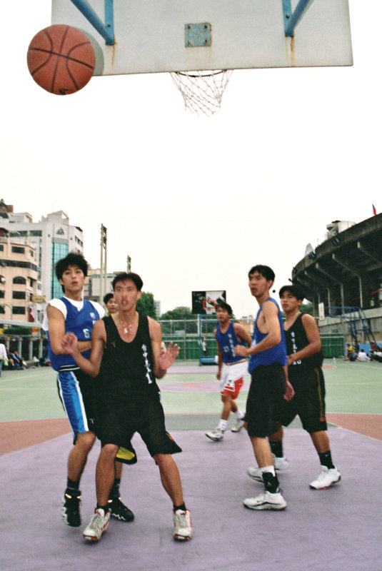 台灣體育運動大學運動攝影夏天的籃球場(台中體育場)激鬥籃球系列5(假日籃球賽)攝影照片23