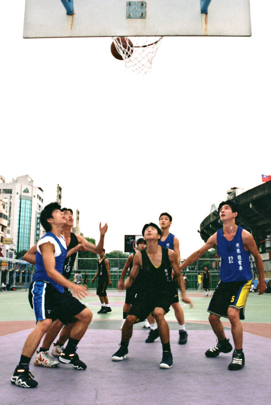 台灣體育運動大學運動攝影夏天的籃球場(台中體育場)激鬥籃球系列5(假日籃球賽)攝影照片25