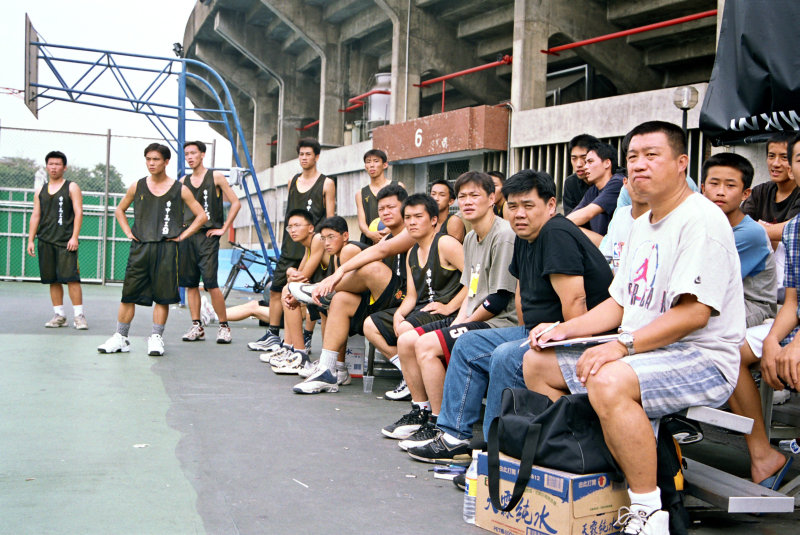 台灣體育運動大學運動攝影夏天的籃球場(台中體育場)激鬥籃球系列6(假日籃球賽)攝影照片1