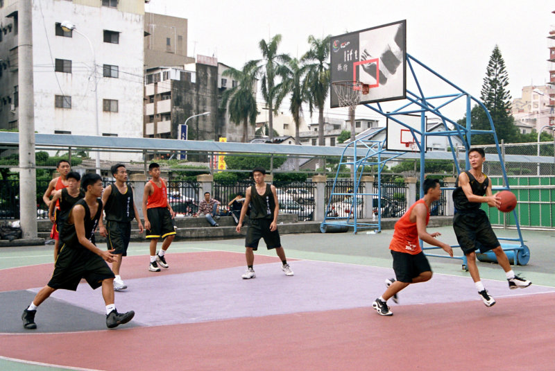 台灣體育運動大學運動攝影夏天的籃球場(台中體育場)激鬥籃球系列6(假日籃球賽)攝影照片2