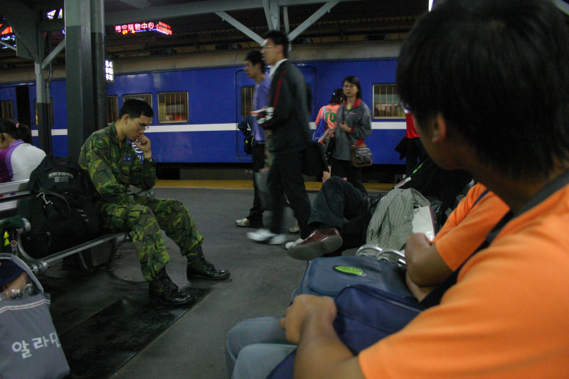 台灣鐵路旅遊攝影台中火車站2006中秋節前夕攝影照片4