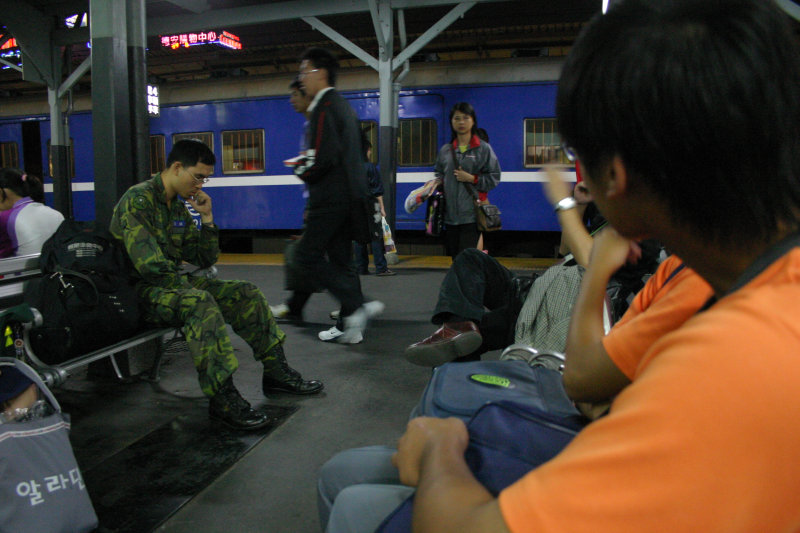 台灣鐵路旅遊攝影台中火車站2006中秋節前夕攝影照片5