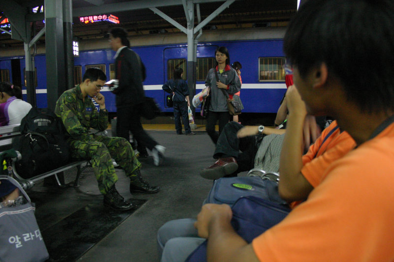 台灣鐵路旅遊攝影台中火車站2006中秋節前夕攝影照片6