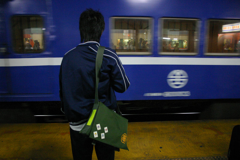 台灣鐵路旅遊攝影台中火車站2006中秋節前夕攝影照片11