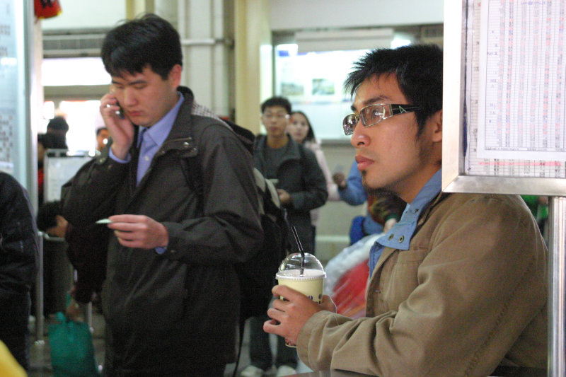 台灣鐵路旅遊攝影台中火車站剪票口2005-02-13攝影照片2