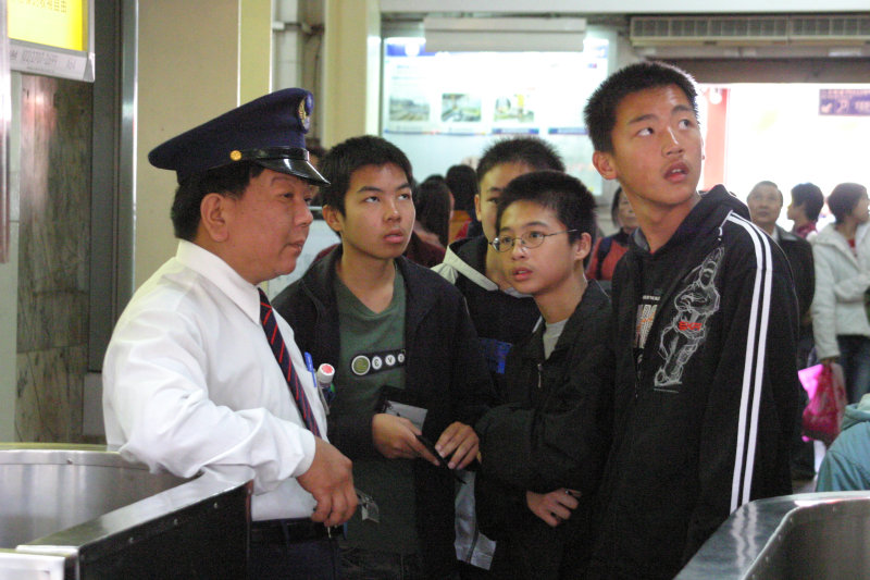 台灣鐵路旅遊攝影台中火車站剪票口2005-02-13攝影照片6